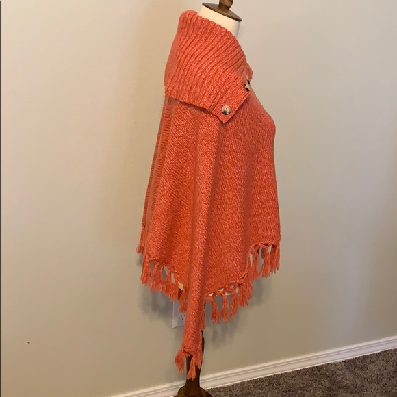 BCBGMAXAZRIA knit fringe poncho OS - Picture 5 of 6
